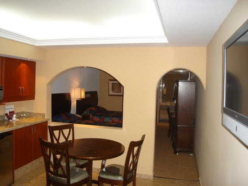 Hotel San Sebastian Хермосило Екстериор снимка